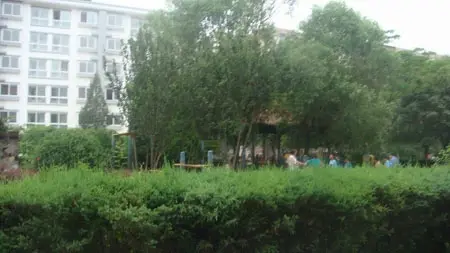 燕东里