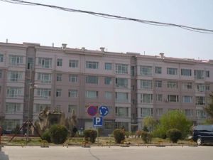 此房满五 位于中间楼层 采光好 通行方便