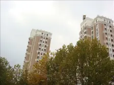 中间楼层 有阳台 装修南北通透 近地铁近大市场位置好