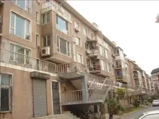 金盛顶楼三室,有阁楼,总房款低,房主诚心出售