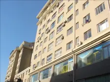 本房为临街房源,全新精装,出入方便。