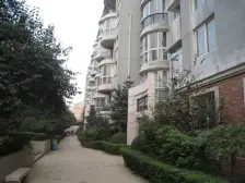 大三室,一楼带院,园林社区,采光无遮挡,诚心出售