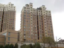 此房是错层,一层一户直通地下停车场,视野无遮挡