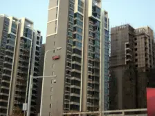 此房户型方正 公园旁 交通便利,采光视野好