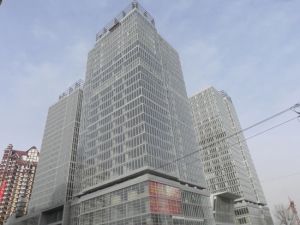 精装修,户型方正,顶复,使用面积大。