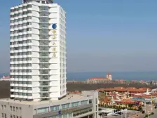 紧挨着芝罘中+葡萄山+静海山庄封闭小区电梯房+带车位