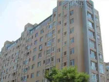 房子是南向一室一厅,位置号,带个小花园