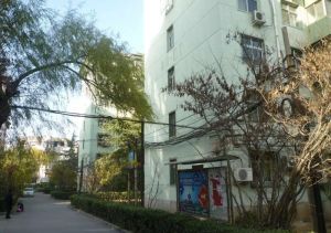 南昌路低楼层四室户型方正业主急售