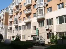 三室户型。精装修采光好,近车站