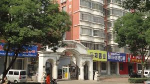 鸿信花苑,中间楼层,大三室,诚心出售,看房方便
