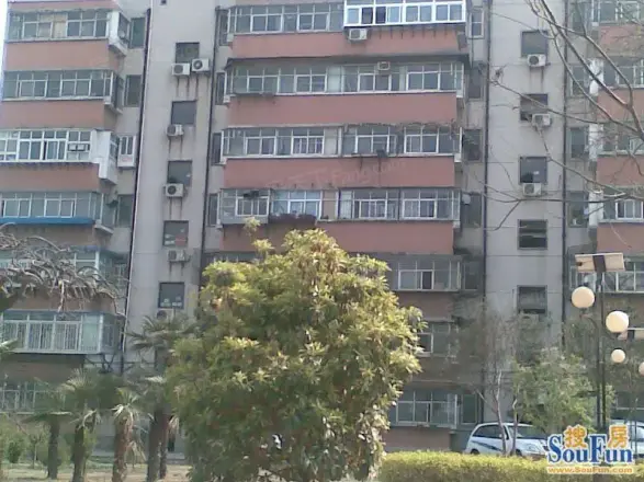 经八路省一建家属院