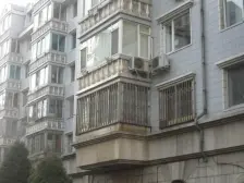 小区中间位置,中低楼层,地脚好,交通便利,配套完善