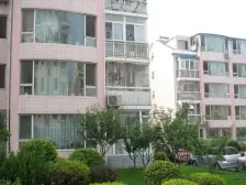 中南路三室两卫 中间楼层,出行便利 有双车车库另算