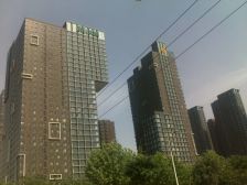 业主诚心出售,二次精装修,户型方正,中间好楼层