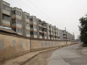 龙腾苑98平三十多万精装两室两厅拎包入住