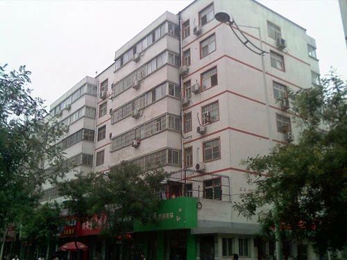 亚威金城3室2厅1卫南北朝向1200.00元/月出租