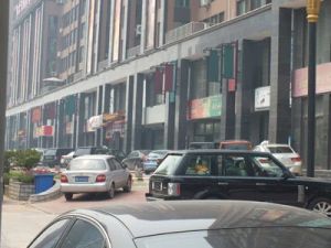 位置好面临卫国路可商可居住配套齐全出行方便