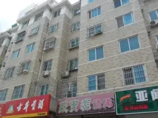 此房轻轨站0.5公里,楼下停车方便,