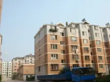 此房距离轻轨站1公里,楼下停车方便