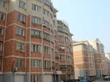 此小区离轻轨站1公里,交通方便