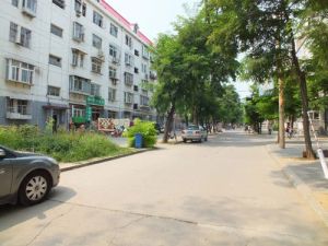 12中,隔壁,大润发旁,华岩路上