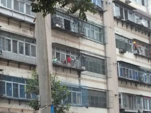 大洪桥50平简装两室顶层老本可贷款