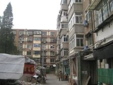 环秀东里临天山路远翠西里花园对过门帘