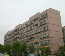 电梯房,南北通格局,视野宽阔,采光充足。