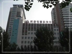 锋华城此房,楼层好,采光充足,配套设施齐,交通便利