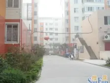 航海路旁 01年 朝南大两房 地铁口