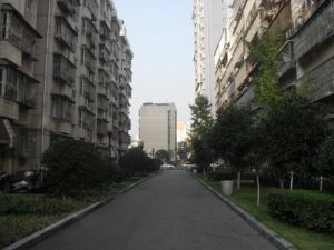 电信单位房电梯大五房锦泰地铁口小高层诚心出售
