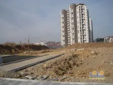 西海岸打头多层花园洋房,南北通透,三室朝阳实木装修