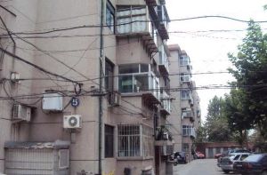 此房是小两室 产权明晰 双气 有装修