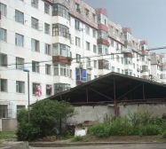 江边音乐喷泉旁,二楼南北通透一室,房主精装修