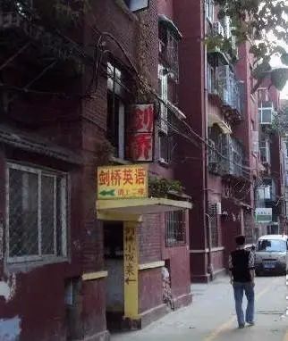历城公路局宿舍2室1厅1卫南北朝向1400.00元/月出租