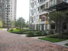 业主诚心出售,环境优美,采光美丽,家