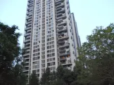 住家装修,环境优美,诚心出售,看房方便,不朝药厂