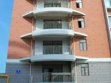 华海现代城顶加阁200平米 精装六室 室外楼梯地暖