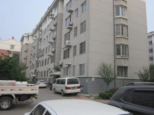 西园街近精装多层三室,出税,带地下室,