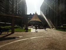 南向楼下就是市场 干啥都嘎嘎方便 敢出价房主就敢卖