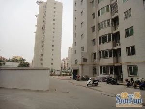 南昌路电梯大两室精装采光好