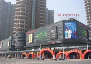 客厅出阳台,视野无遮挡,装修很爱惜可直接入住