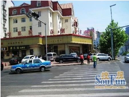 南京路小区(市南)3室1厅1卫南朝向2700.00元/月出租