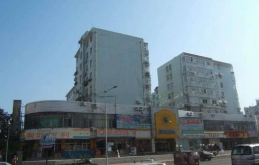 盛华园1室1卫南朝向1300.00元/月出租