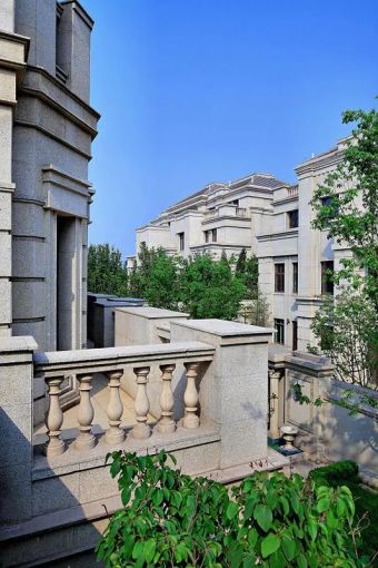 南湖壹號5室3厅5卫南北朝向13000.00元/月出租