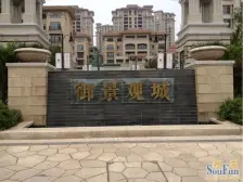 此房子精装修, 户型很方正, 南向采光面很宽