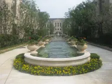 临湖观景,一梯一户,环境优美居住舒适,诚心出售