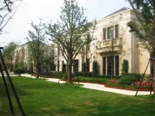 甲板式全景阳台,玻璃帷幕太空铝板外立面,层高3.1米