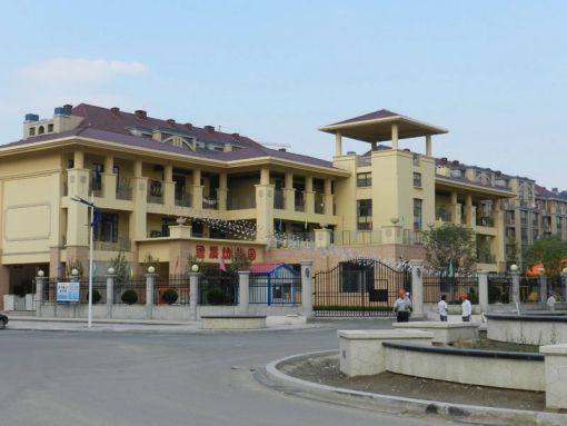 鲁发名城2室2厅1卫南北朝向900.00元/月出租