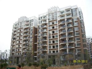 小区中间位置,中间楼层,三室,带车位